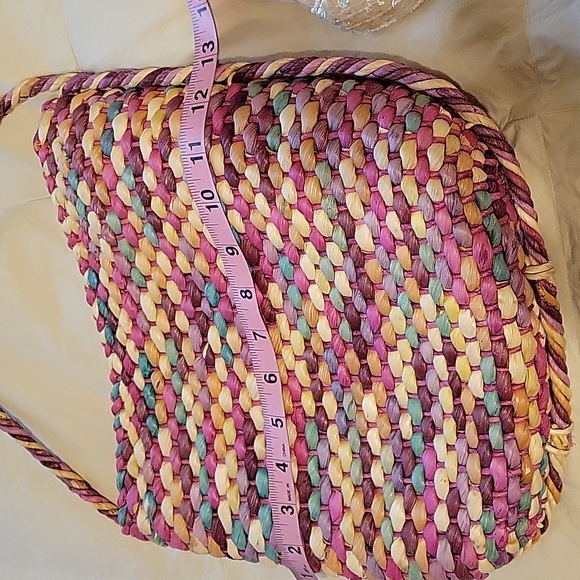 Lot of two purses: 1 beaded white clutch and 1 multicolored beach bag with strap - Picture 7 of 16